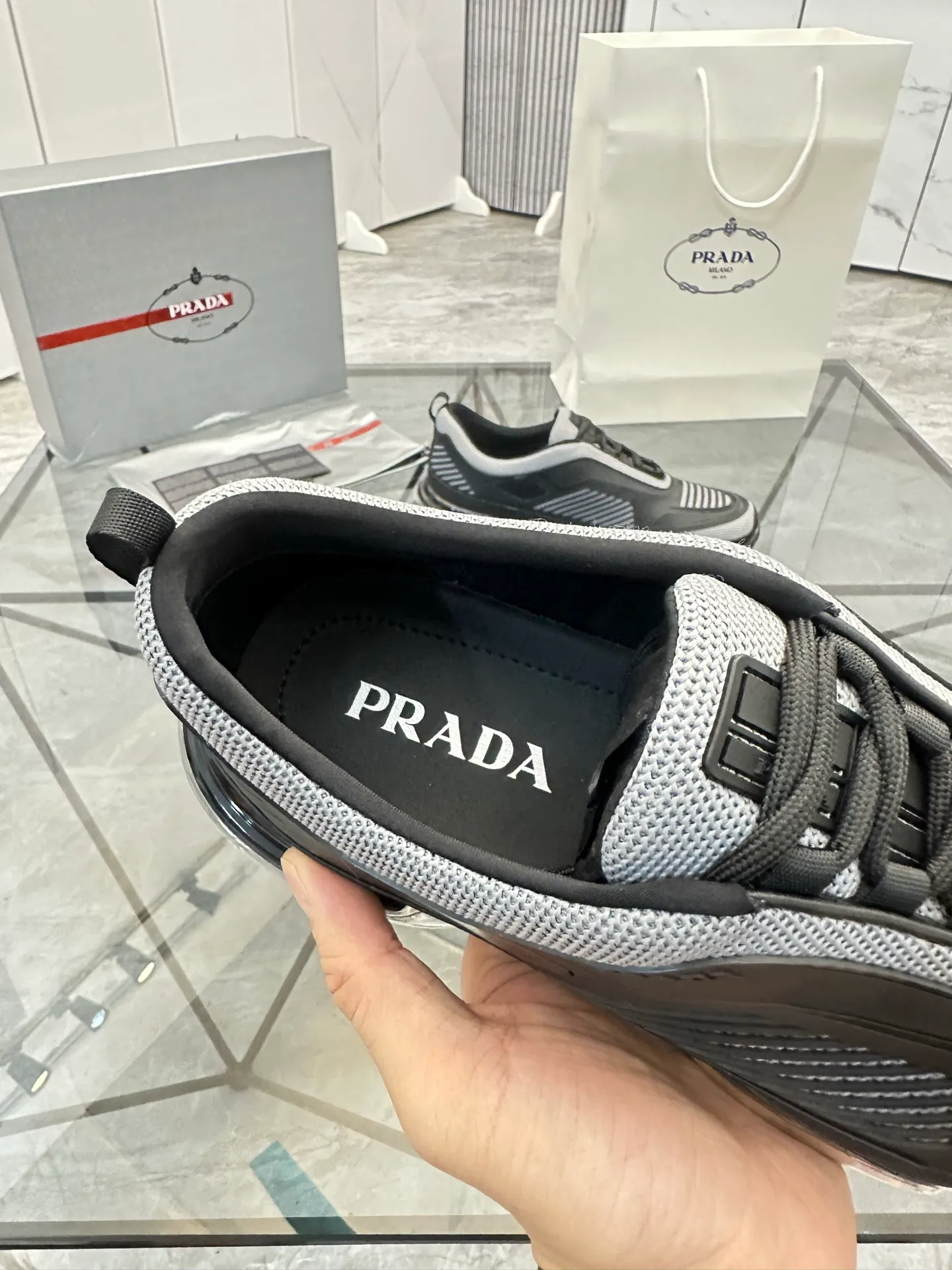 Men's shoes for sale 💰: 💰P660¥ High-end top quality Product trademark: Prada *"Prada*" low-top casual shoes Regular size: 38-45 (can be customized to 46) Product materials: Upper imported from the counter original material, breathable lining, cowhide foot pads, original air cushion outsole. No.: 001